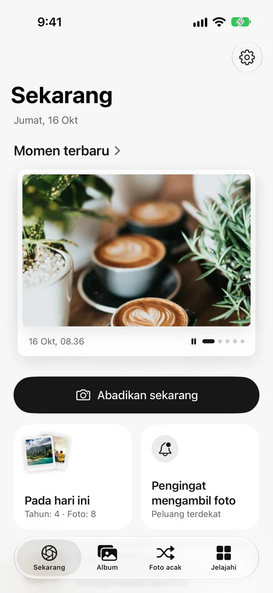 Layar utama Nowshot dengan latte pagi ini sebagai momen terbaru